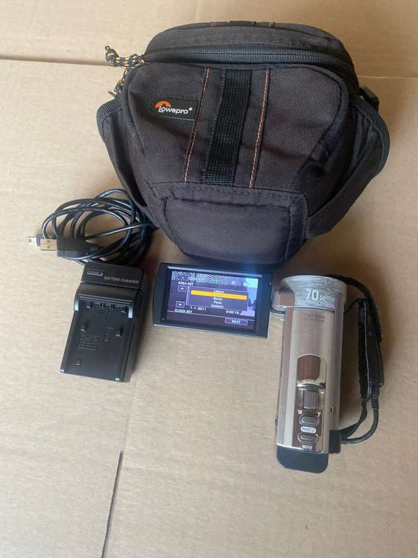 Sony 16GB DCR-SX85 Camcorder (Silver)*16 GB*SORY BATTERY*64GB SD CARD*USB CABLE*BATTERY CHARGER